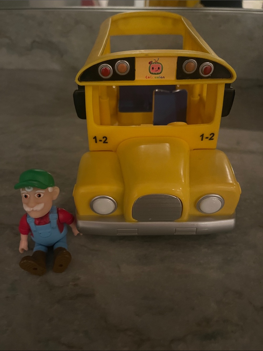 Cocomelon School Bus with grandpa figurine EUC